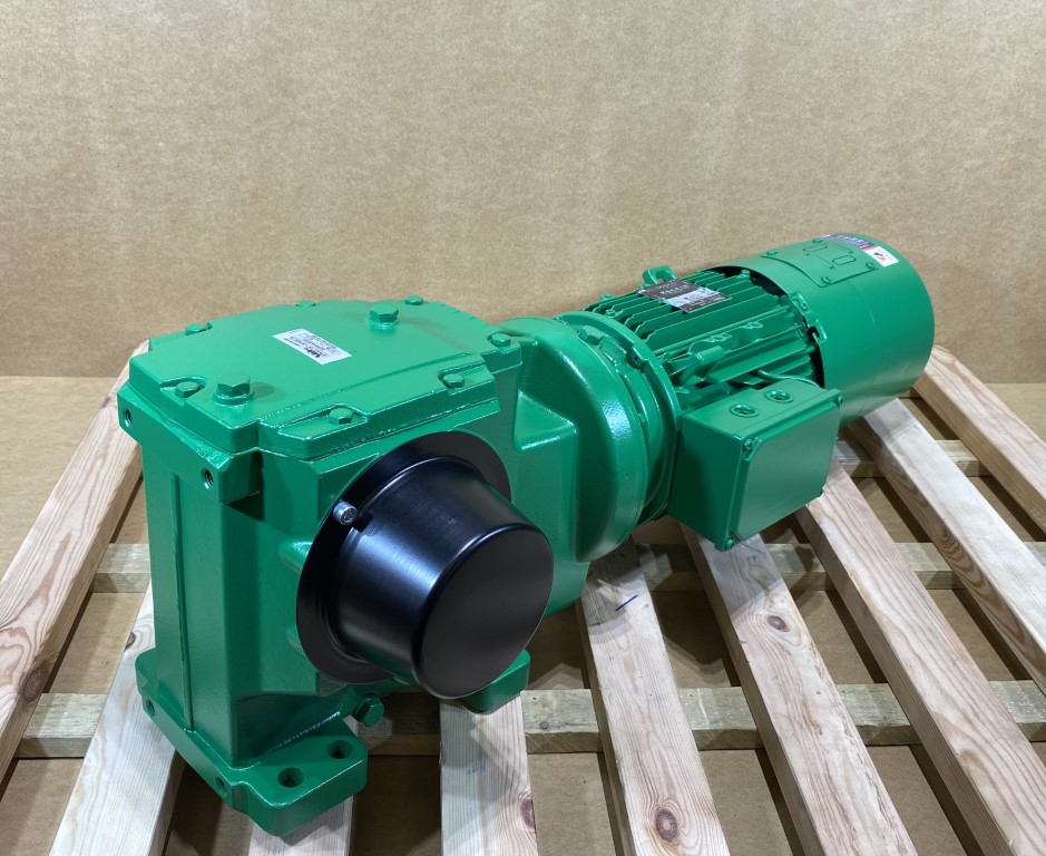 motoreduktor / przekładnia 5,5kW 67,13obr. HAMULEC