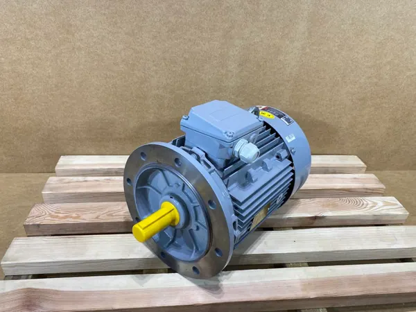 Silnik elektryczny 4kW 2930obr. 3fazowy IE3 - zdjęcie 1