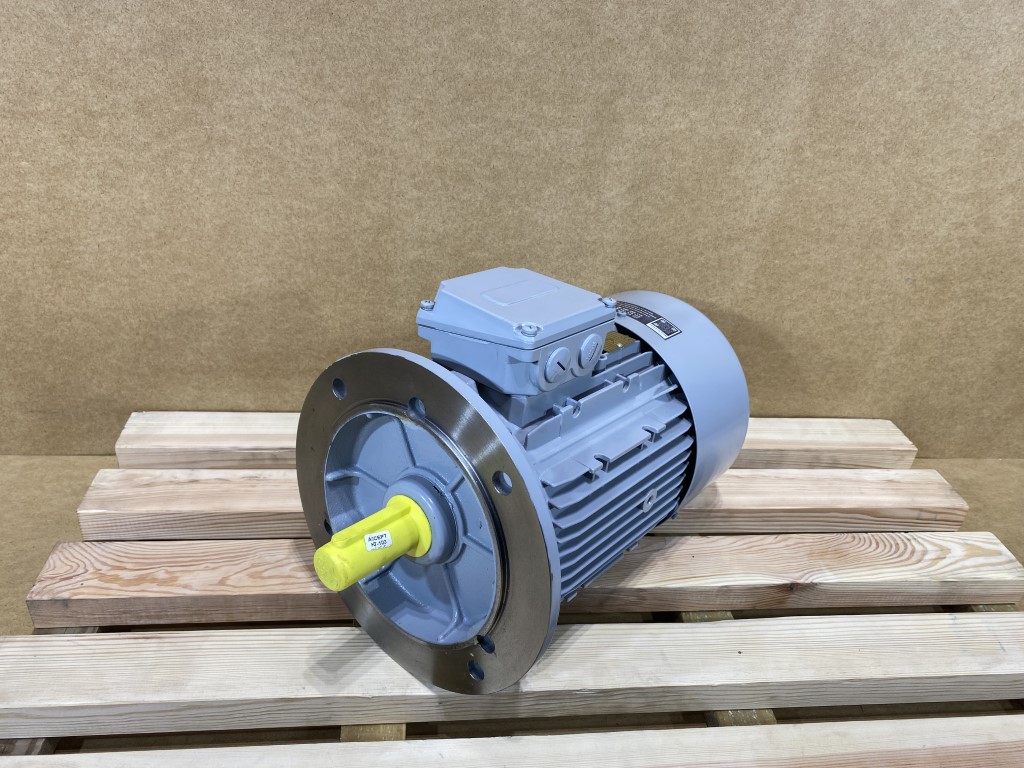 silnik elektryczny 4kW 2920obr. 3fazowy IE3