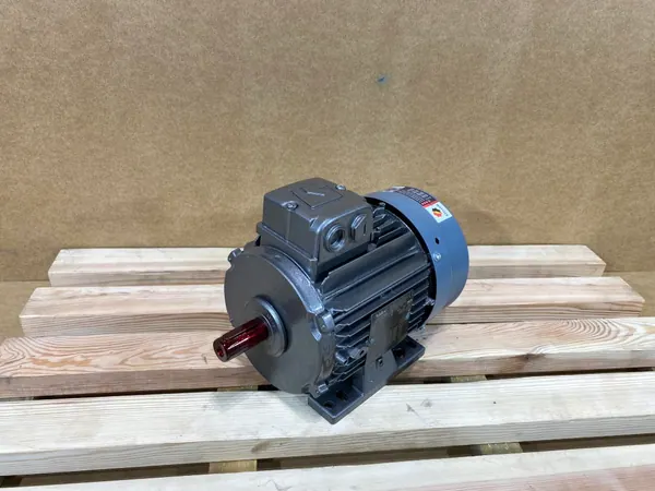 Silnik elektryczny 2,2kW 2895obr. 3fazowy IE3 U - zdjęcie 1