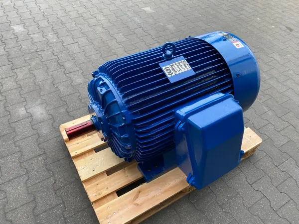 Silnik elektryczny 132kW 2973obr. 3fazowy EMIT - zdjęcie 1
