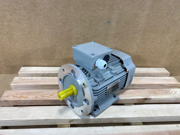 Silnik elektryczny 2,2kW 2880obr. 3fazowy 90B35 IE2 - zdjęcie 1