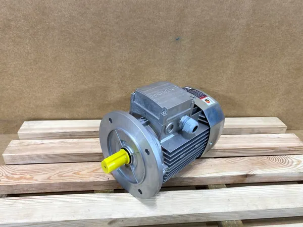 Silnik elektryczny 1,1kW 1430obr. 3fazowy IE2 (B) - zdjęcie 1
