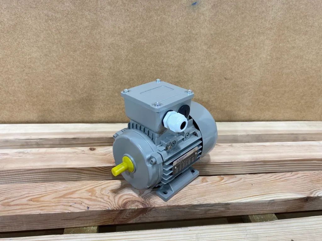 Silnik elektryczny 0,06kW 1300obr. 3fazowy 56B3