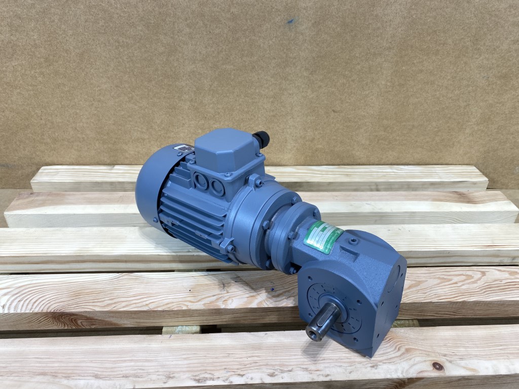 motoreduktor / przekładnia 0,37kW 139obr. 3fazowy