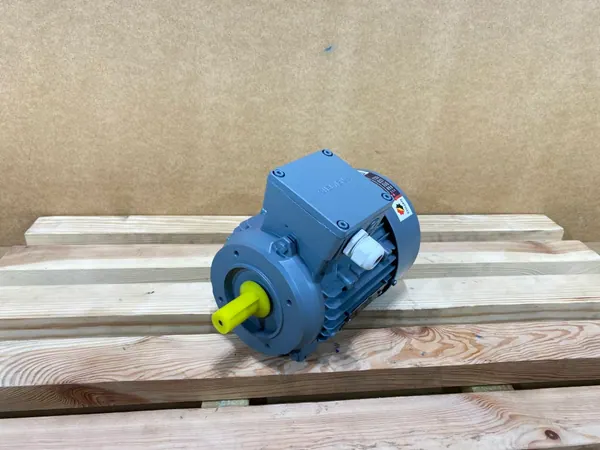Silnik elektryczny 0,75kW 1395obr. 3fazowy SIEMENS - zdjęcie 1