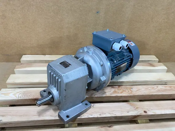 Motoreduktor / przekładnia 2,2kW 364obr. - zdjęcie 1