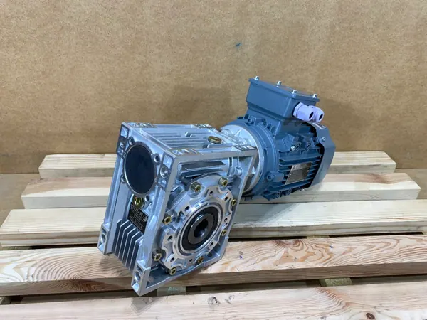 Motoreduktor / przekładnia 1,5kW 47obr. - zdjęcie 1