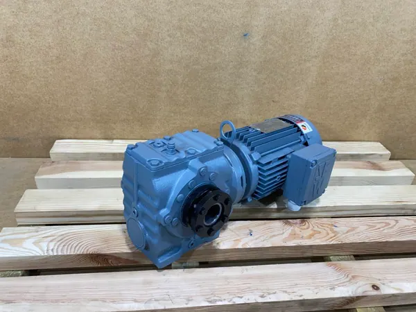 Motoreduktor / przekładnia 0,75kW 84obr. 3fazowy SEW - zdjęcie 1