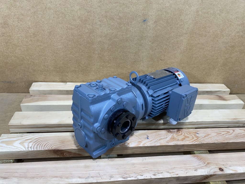 motoreduktor / przekładnia 0,75kW 84obr. 3fazowy SEW