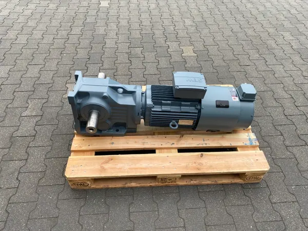 Motoreduktor / przekładnia 11kW 131obr. HAMULEC OBCE CHŁODZENIE SEW - zdjęcie 1