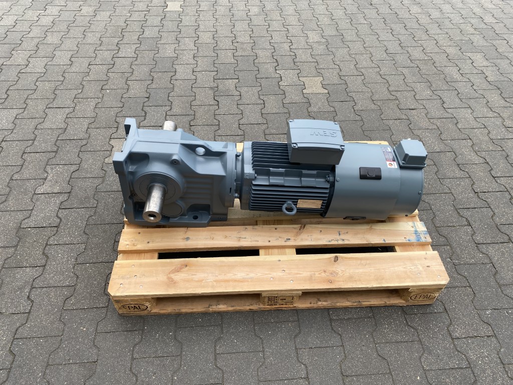 motoreduktor / przekładnia 11kW 131obr. HAMULEC OBCE CHŁODZENIE SEW