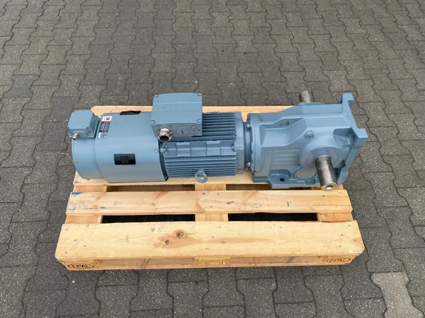 Motoreduktor / przekładnia 11kW 131obr. HAMULEC OBCE CHŁODZENIE SEW - zdjęcie 2
