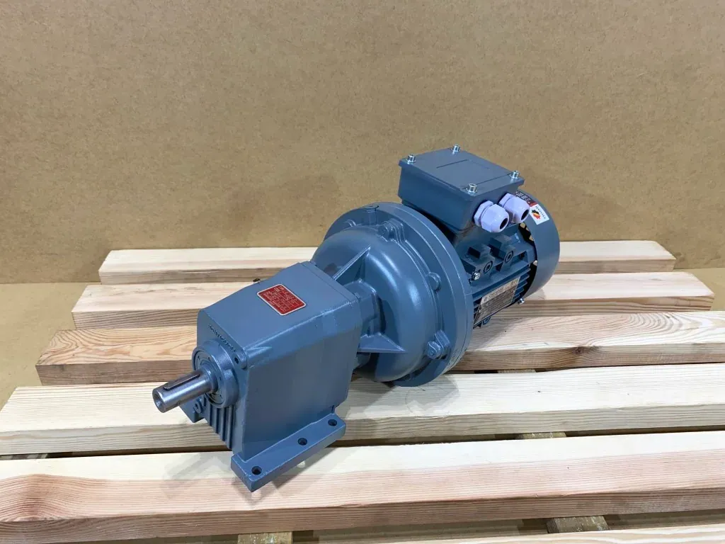 Motoreduktor / przekładnia 1,1kW 183obr. 3fazowy