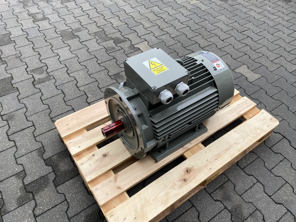  silnik elektryczny 30kW 2960obr. 3fazowy