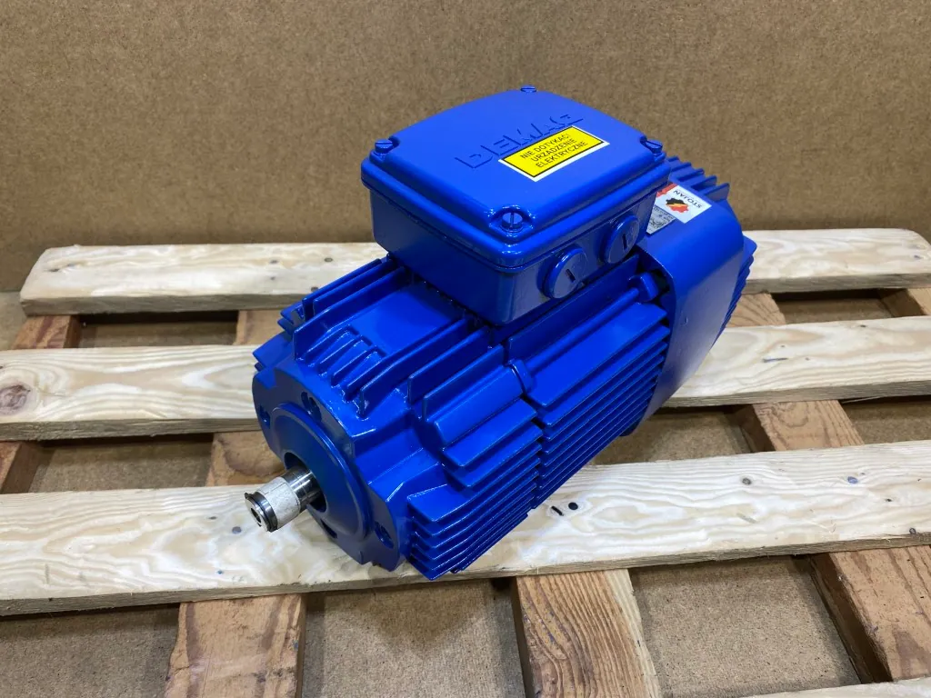 Silnik elektryczny dwubiegowy 0,13/0,5kW 630/2710obr. HAMULEC