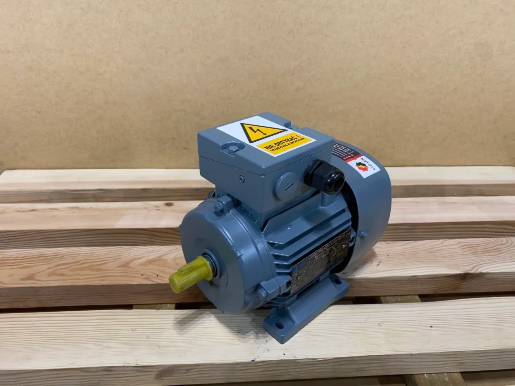 Silnik elektryczny 0,37kW 2715obr. 3fazowy