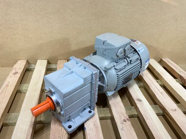 motoreduktor / przekładnia 2,2kW 89obr.