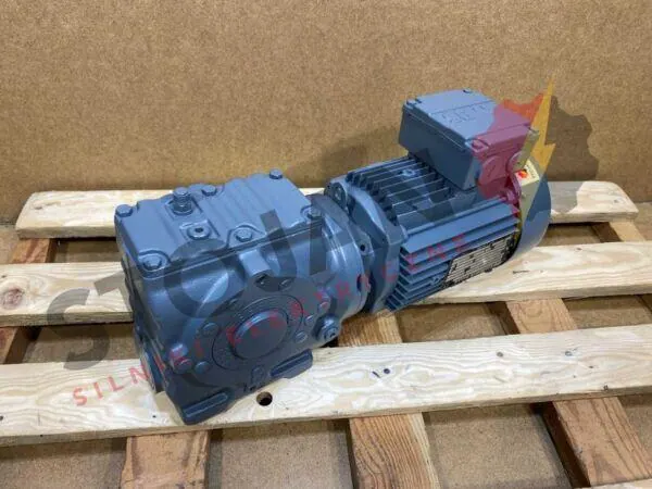 Motoreduktor / przekładnia 0,55kW 77obr. 3fazowy SEW - zdjęcie 1