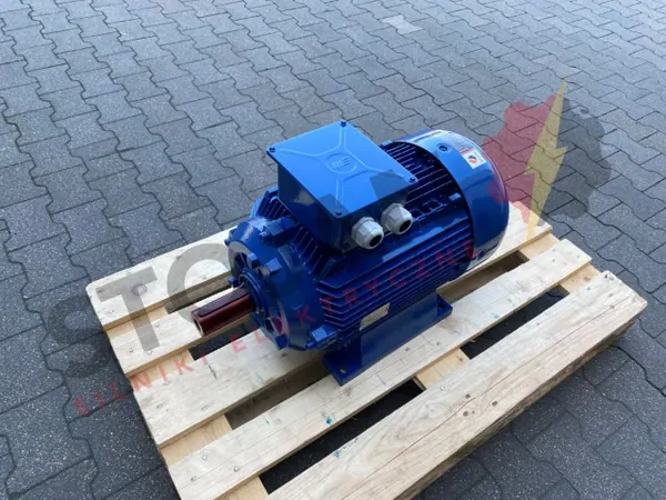 Silnik elektryczny 30kW 2945obr. 3fazowy B3 - zdjęcie 1