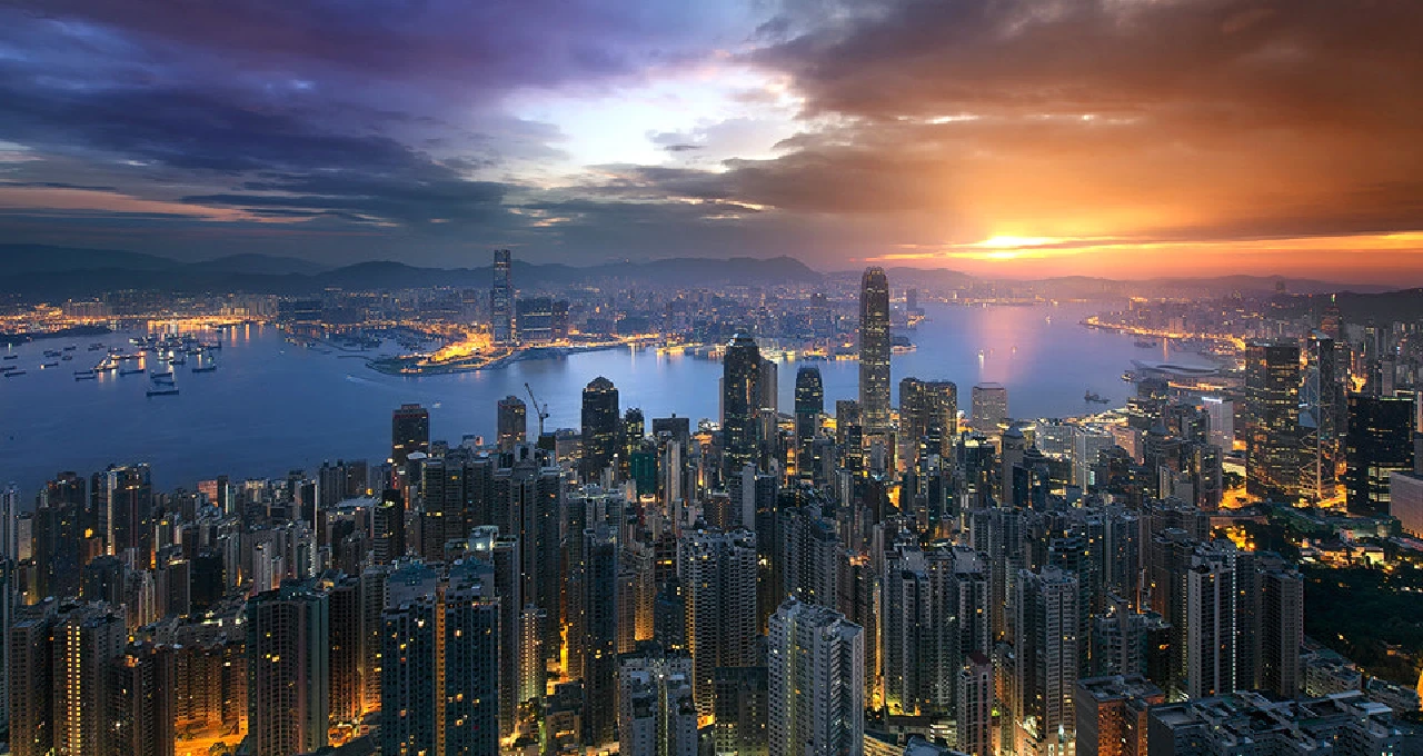 City Lights: Urban Skyline Sunsets Worth Seeing
