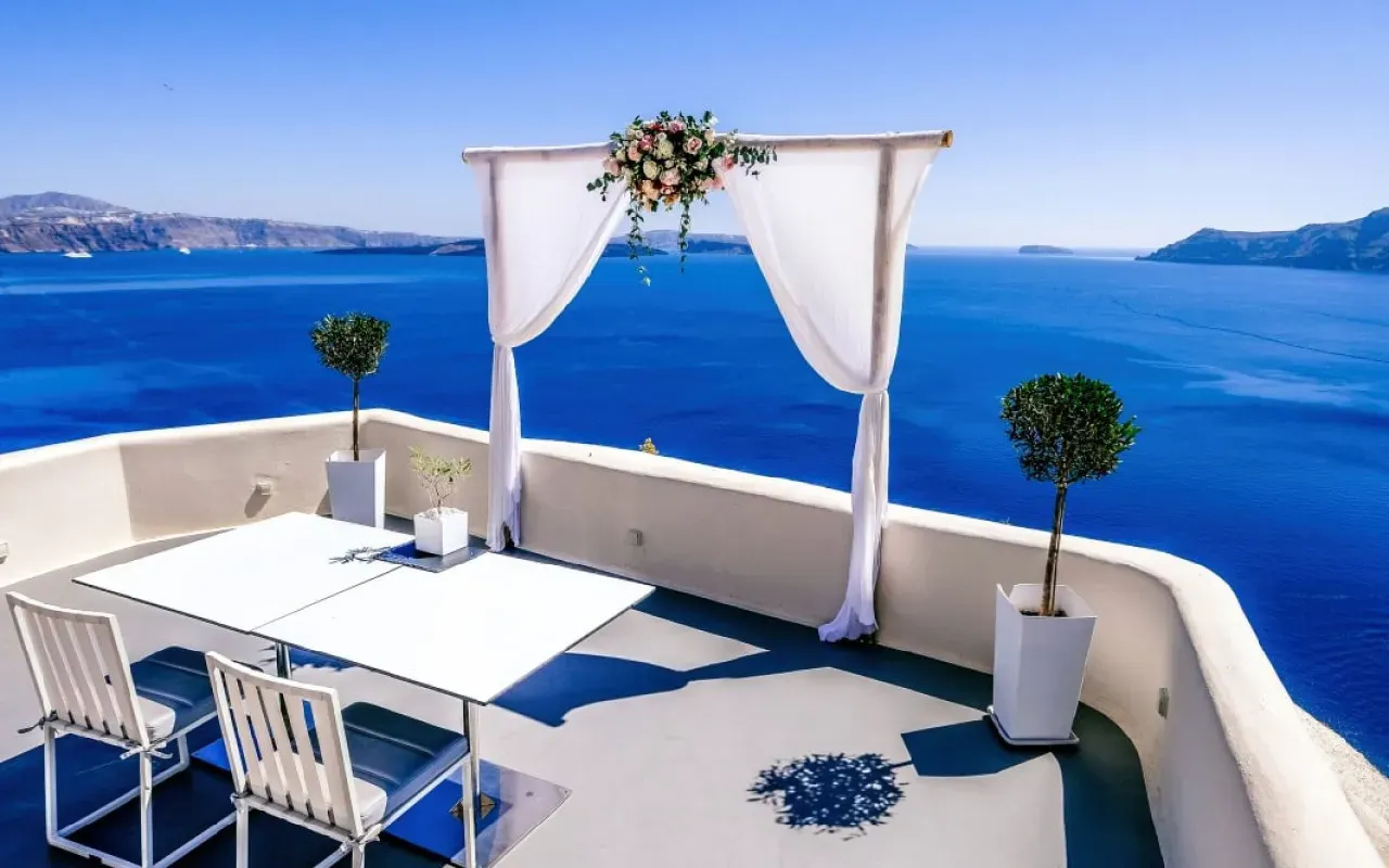 Canaves Oia Suites & Spa, Oia: Immersive Luxury and Wellness