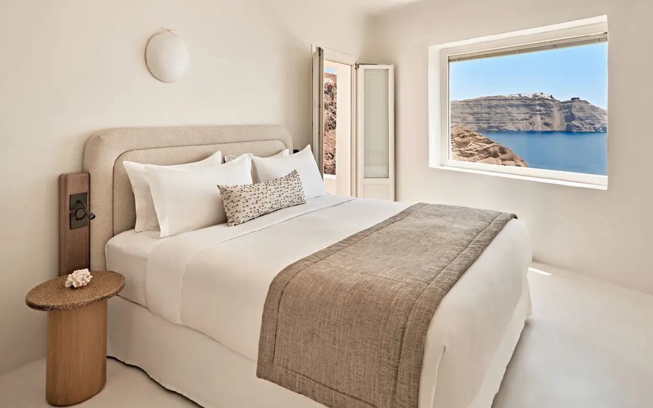 Mystique, a Luxury Collection Hotel, Oia: Unveiling Intimacy and Romance