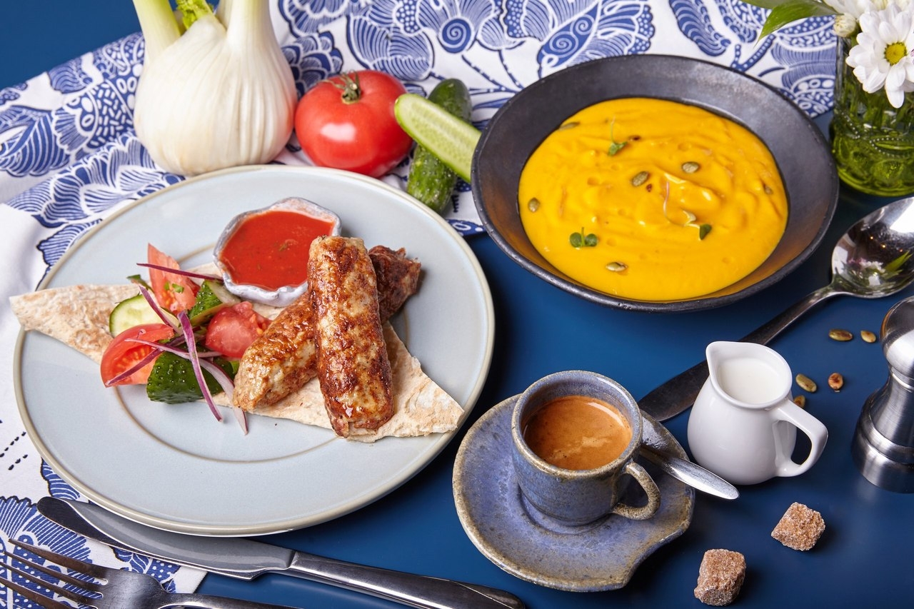 Обед. Обед 6 букв. Харчо с телятиной. Лемонграсс для том ям. Рамэн с цыпленком.