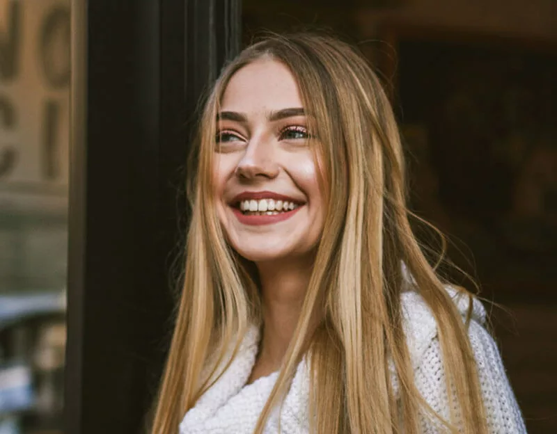 Happy girl 800x623