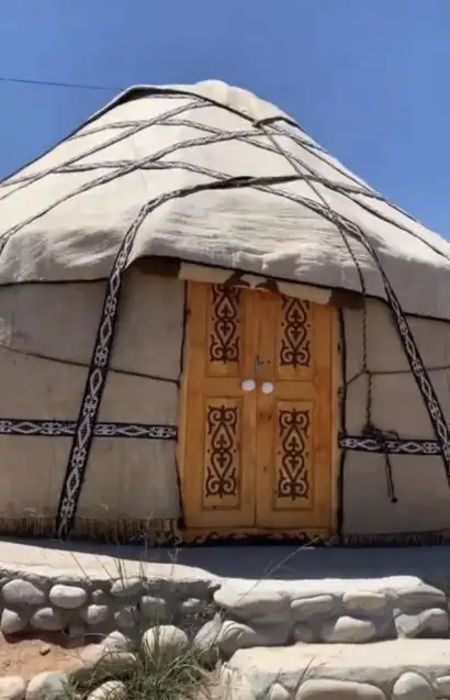 Yurt camp and Guest house Ailuu