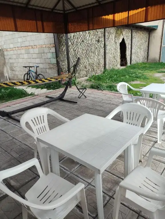 Urban Mobkey Tent Hostel And Bar