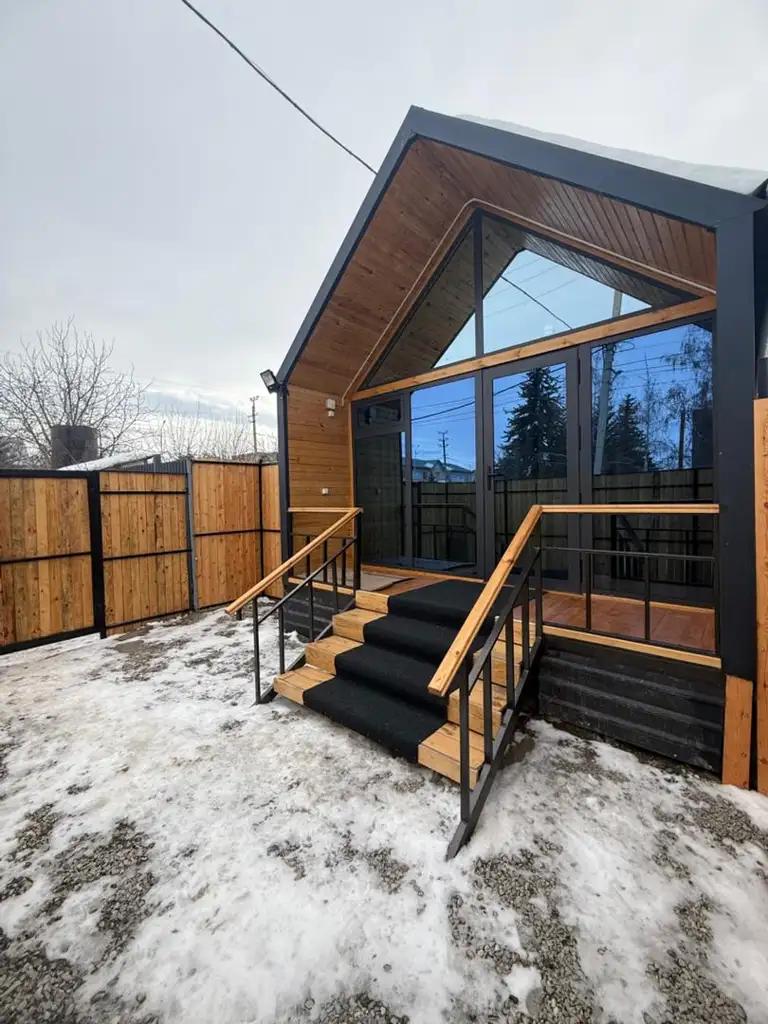 "Aura" barnhouse