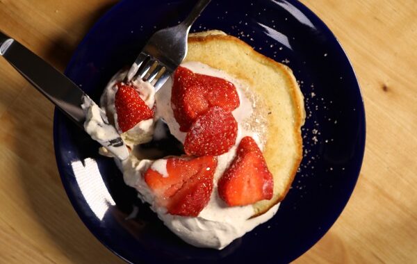 Fluffy pancake Recipe  with strawberries and vanilla pod seeds