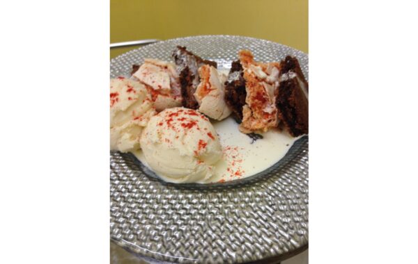 Paprika meringues Recipe with fresh fruit salad and whipped cream