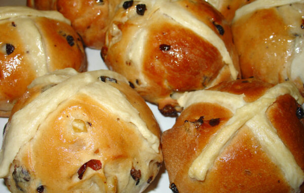 Hot Cross Bun Recipe (using a breadmaker)
