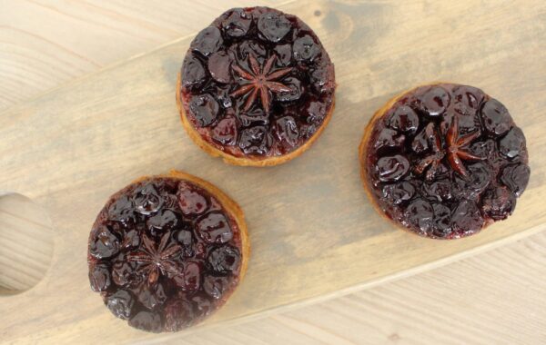 Recipe for Cherry and Anise Caramel Upside Down Cake With Macadamia
