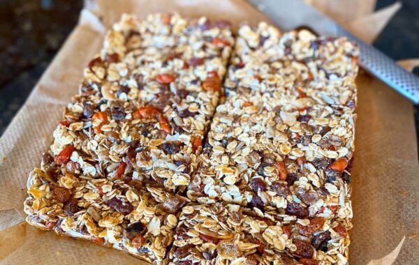 Orange Blossom and Goji Breakfast bars Recipe