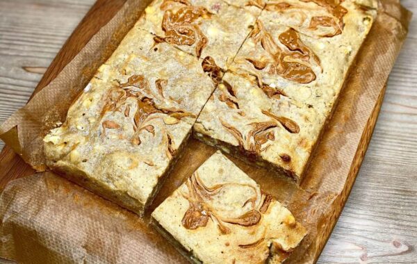 Peanut Butter, Banana and Maca Blondies Recipe