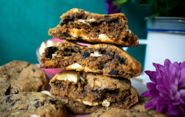 Vanilla, White Chocolate and Oreo NYC style Cookies Recipe