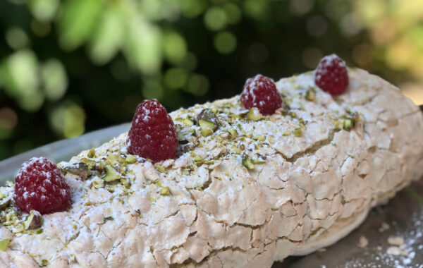 Pistachio meringue roulade Recipe with raspberries and rose water cream