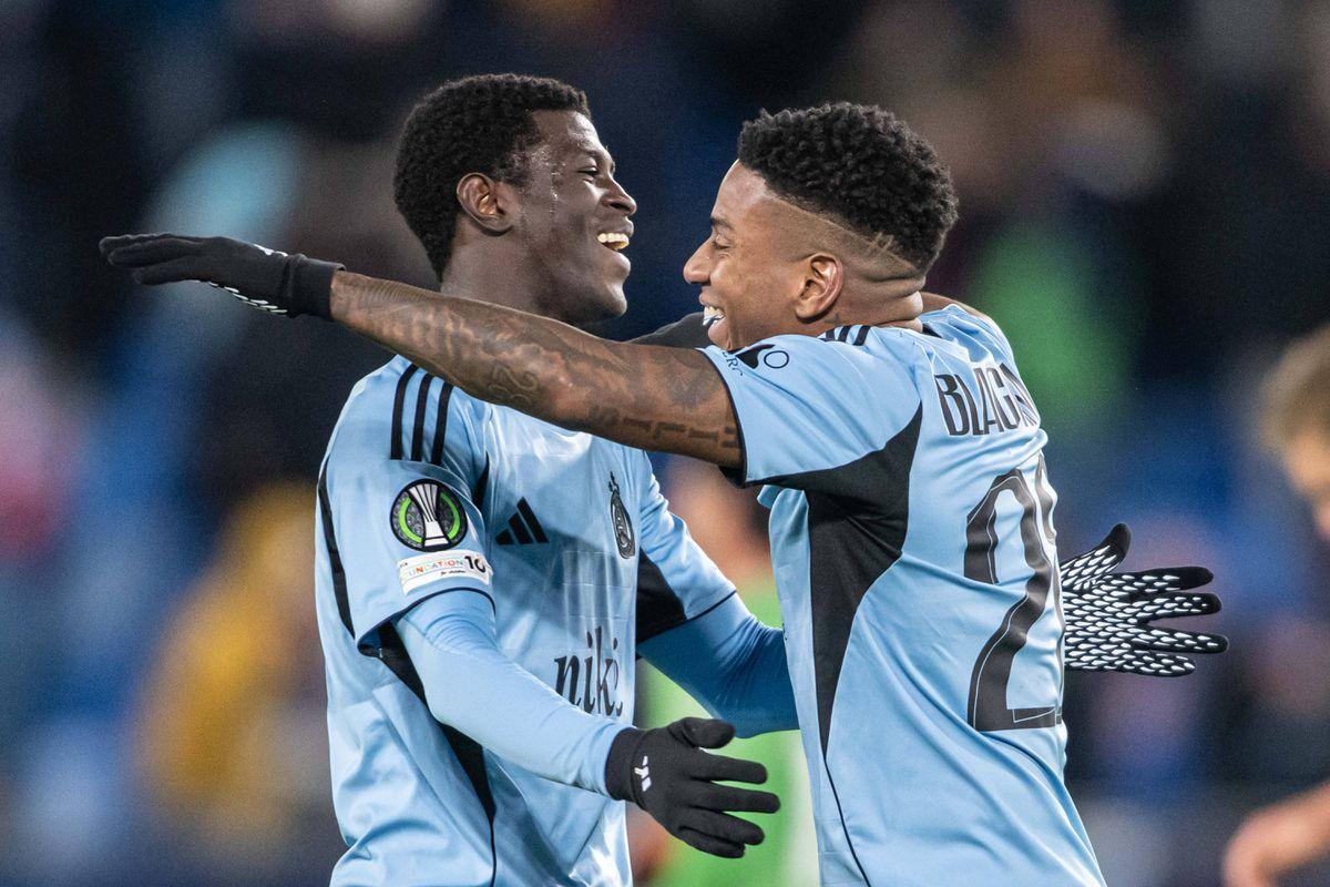 Euf&oacute;ria aj hnev na trib&uacute;nach. K&yacute;m sa Slovan te&scaron;il, jeden hr&aacute;č