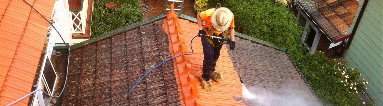 Čistenie striech a fas&aacute;d