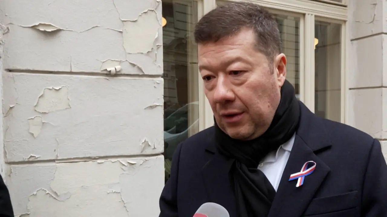 Okamurovi pred domom op&auml;ť viala provokat&iacute;vne ukrajinsk&aacute; vlajka. Na druh&yacute;