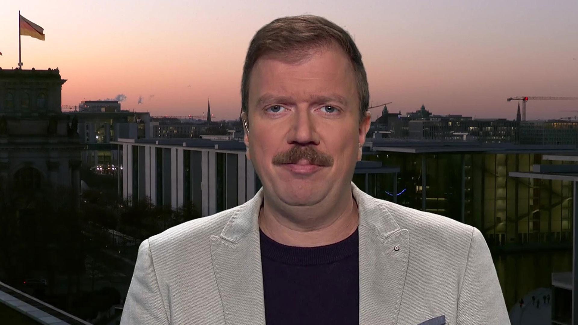 Alexander Budweg, ARD Berlin, &uuml;ber Spahns Befragung zur Masken-Aff&auml;re

Alexander Budweg,