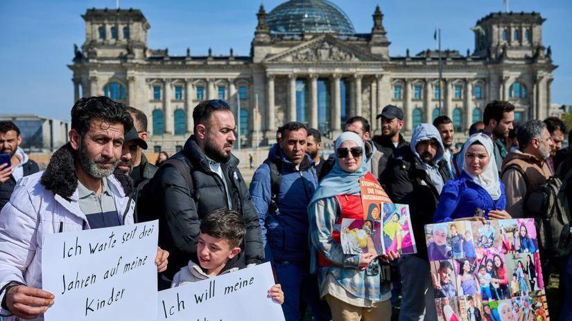 Eur&oacute;pa si prerozdel&iacute; migrantov. Česko dostalo v&yacute;nimku, Slovensko nie.