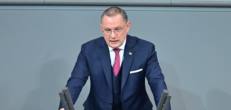 &bdquo;Ich bin hier nicht auf der Anklagebank&ldquo; &ndash; Chrupalla streitet sich mit