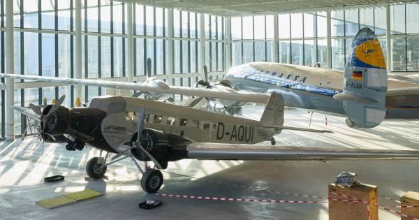 Historic Ju 52 and Super Star aircraft completed in Lufthansa Group Hangar One
		

Just in time for