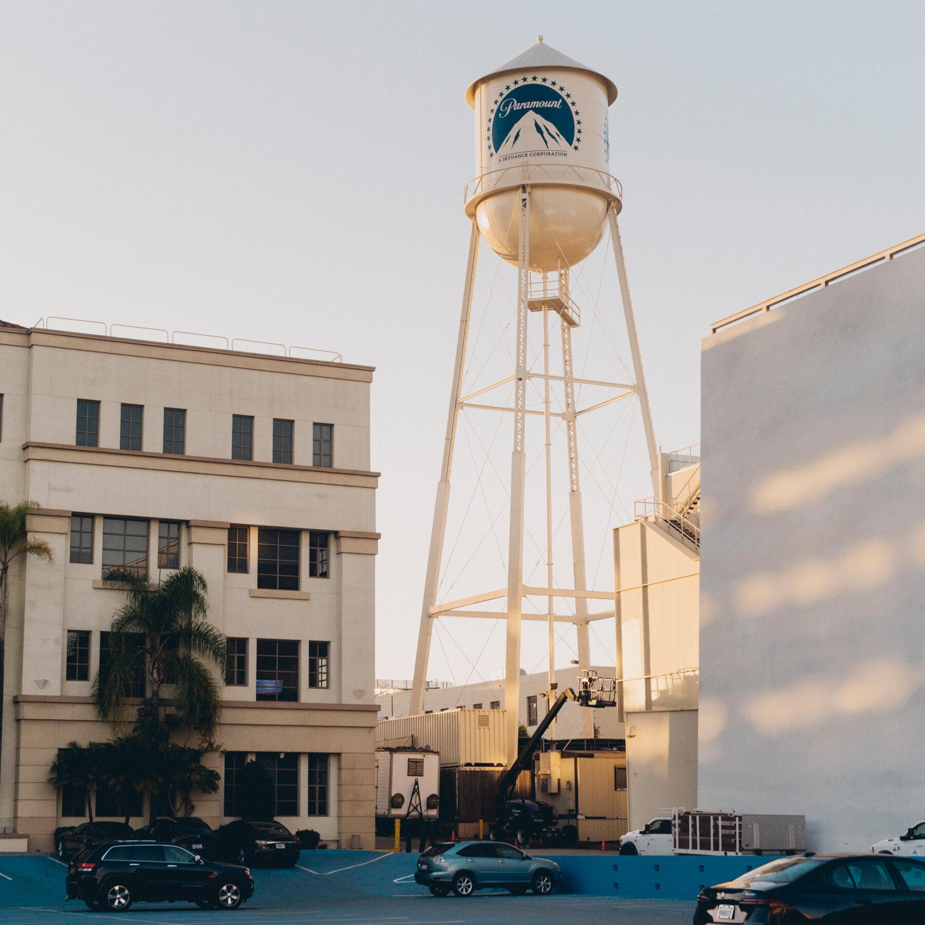 Larry Ellison Personally Guarantees Paramount Bid for Warner Brothers

Mr. Ellison&rsquo;s personal