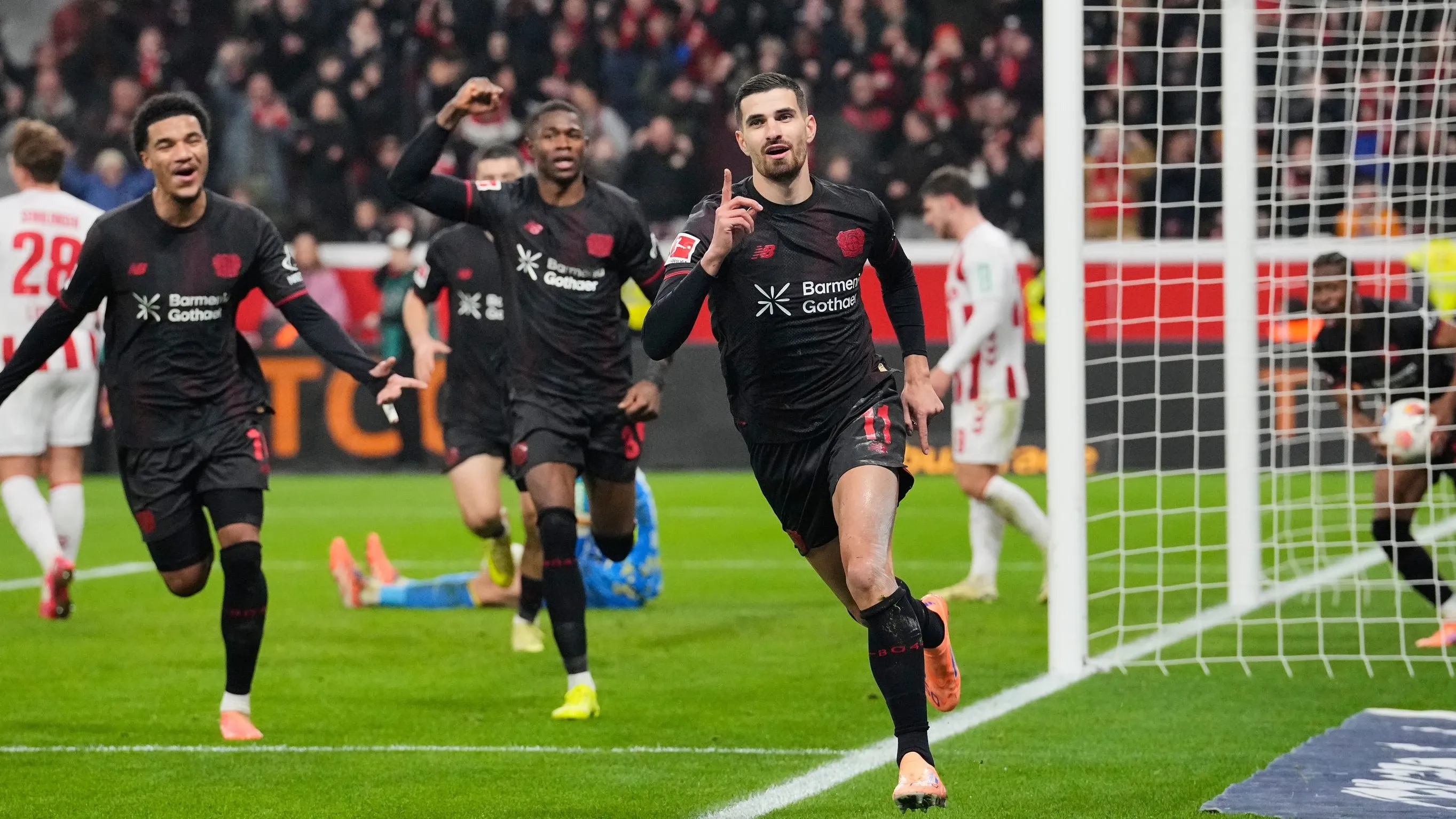 Leverkusen besiegt K&ouml;ln: Ein Traumtor und Fan-&Auml;rger wegen &bdquo;polizeilichen