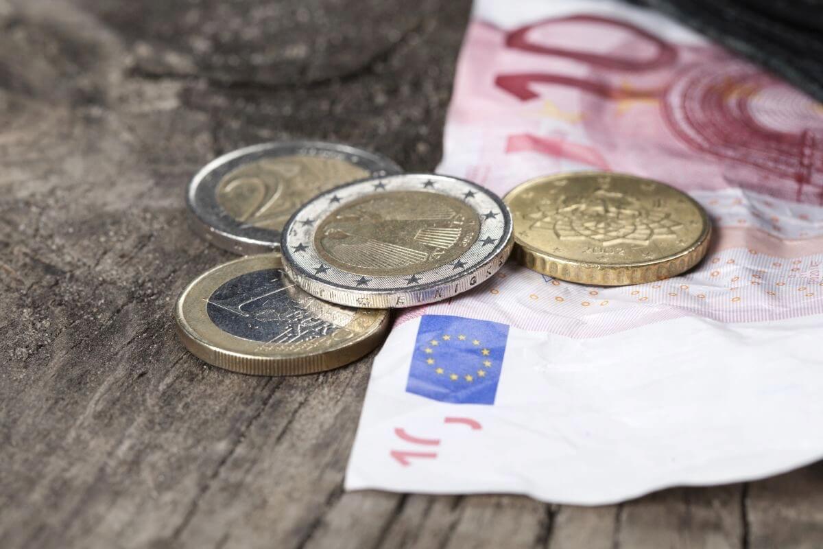 OBMEDZOVANIE HOTOVOSTI SA ZAČALO

Probl&eacute;mom je vl&aacute;dny n&aacute;vrh z&aacute;kona s